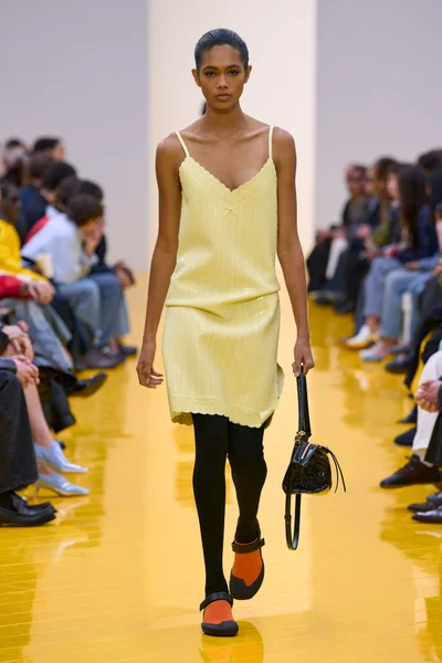 Look 1